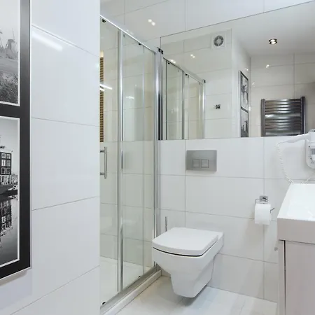 Ξενοδοχείο με διαμερίσματα Dark Pub 4*