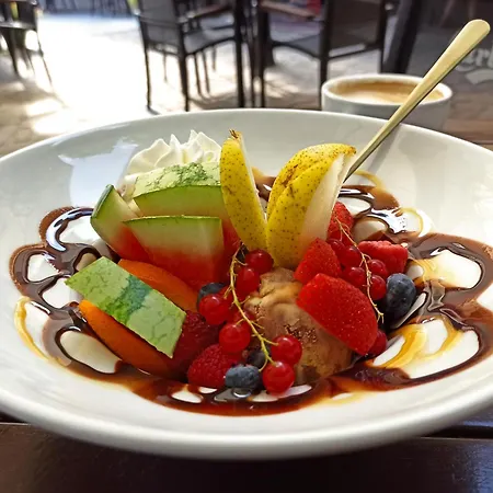 Ξενοδοχείο με διαμερίσματα Dark Pub 4*